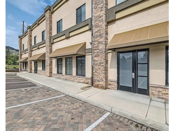 Golden Getaway - Spacious 2BR - Walk to Trails