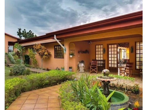 Family Friendly Mountain Getaway With Stunning Views