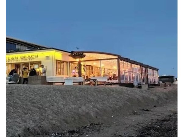 Seaside Cottage opposite beach sleeps 6 Pets ok