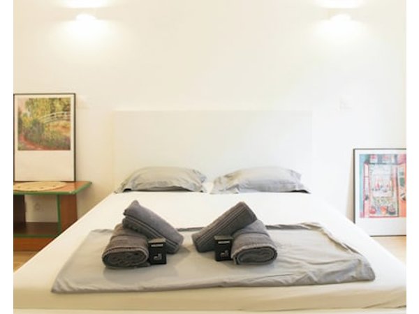 Charming bright studio in the heart of Paris