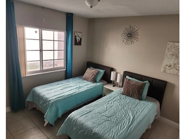 Charming 2-bedroom bed & breakfast in fabulous Miami with AC.