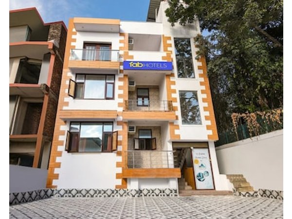 OYO 28755 Hotel 9 Palm