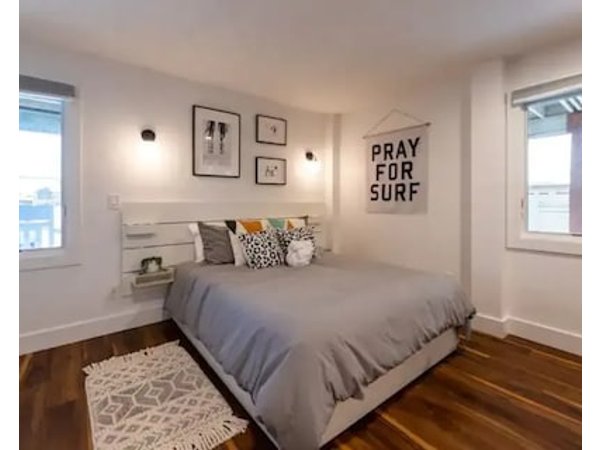 Cozy Coastal Getaway for Two at The Recovery Room!