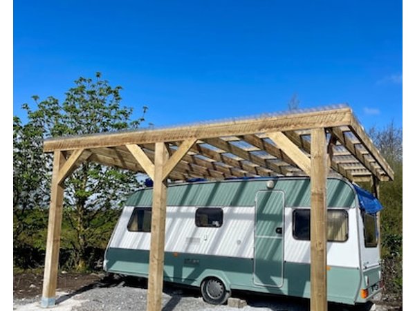 Cosy Caravan sleeps 2 with Patio and Parking