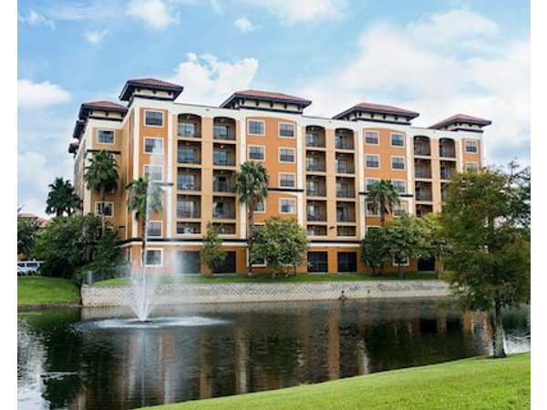 Renovated Bright + Deluxe Getaway | Minutes From Theme Parks