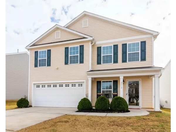3-bedroom house in enchanting Dallas NC