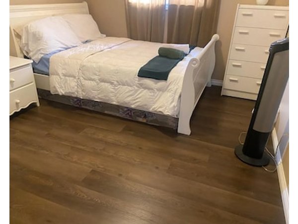 Spacious 4-bedroom House In Brilliant Edmonton With Wifi