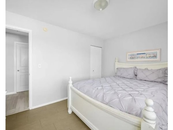 Lovely 2BR Lake View Getaway @ The Shores - 5579
