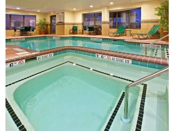 Equipped Suite Just 15 Minutes From Indianapolis International Airport | Pool + 24h Gym