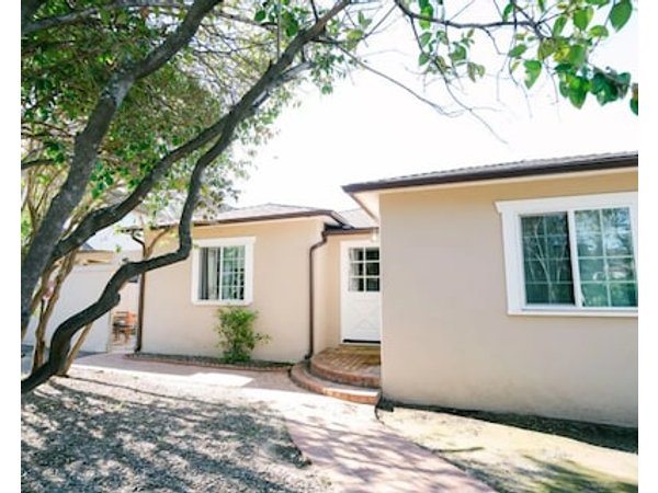 Pet Friendly Private House In The Heart Of Solvang! Enjoy A Secluded Yard And Spacious Cottage For Your Family.