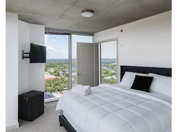 Charming 2-bedroom apartment in delightful Raleigh with AC fitness room