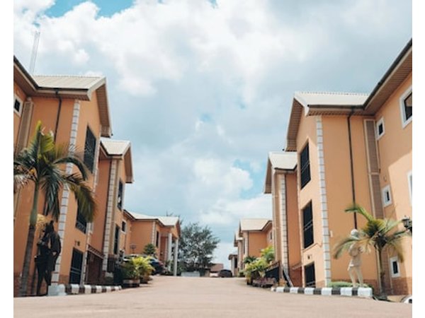 Aarons Place Luxury Apartments & Rooms