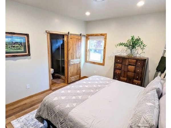 Cozy Cottage 2BD/2BA 2 Covered Decks Patio Dinning Newly Built!