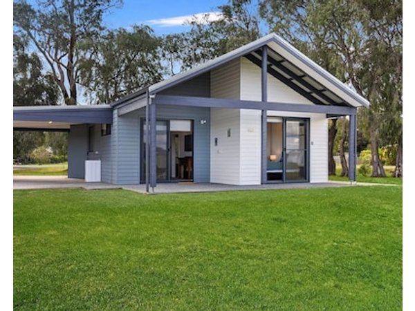 Charming Countryside Getaway: Cozy Farm View Retreat In Bovell
