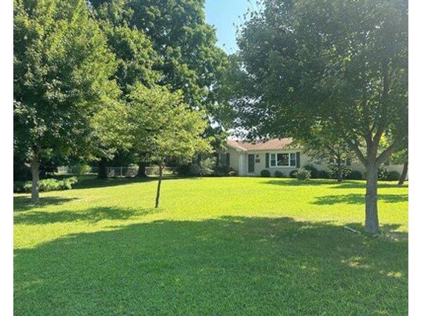 Charming 3-bedroom Country Cottage In Beautiful Brownsburg In!