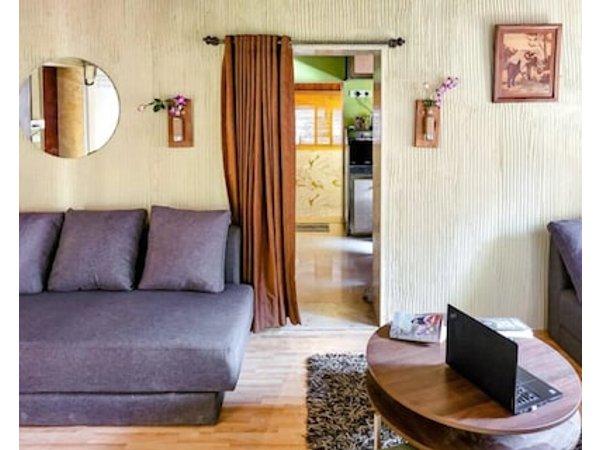 Asante -the Cottage House 2bhk At Hill Road Bandra