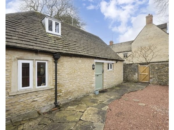 Cosy 2 Bed Cotswold Stone Cottage in Cirencester