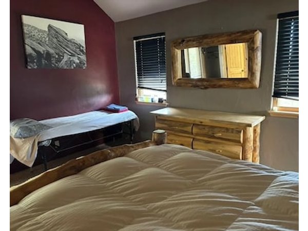 Mountain Rustic 4-bedroom house in Evergreen perfect for your getaway.