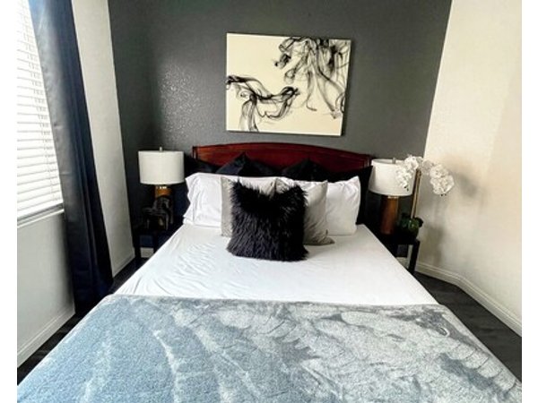 Vegas Luxury Getaway: 4br/3ba W/ King Bed Wifi & Free Parking