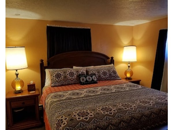 2 Person Jacuzzi Cozy Cottage (Entire House)