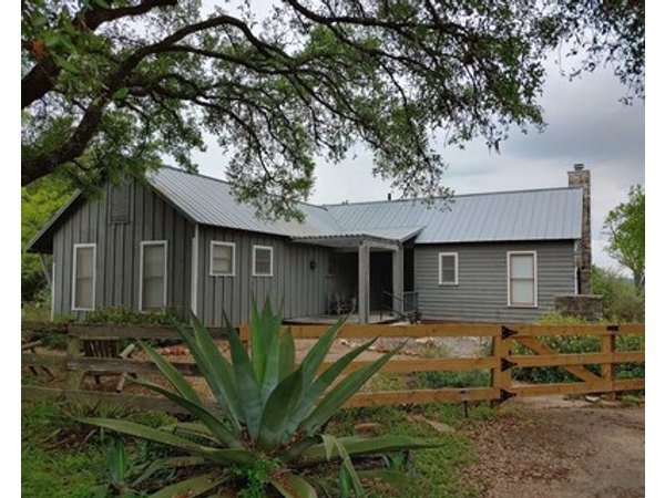 Quiet 1 Bedroom Cottage Situated On 88-acres Of The Texas Hill Country.