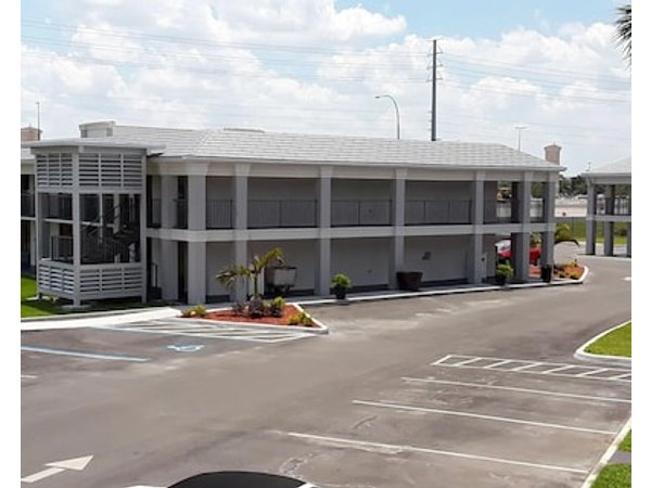 Clarion Inn & Suites Across From Universal Orlando Resort