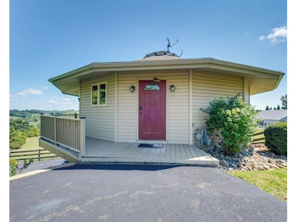 Millersburg Getaway w/ Amish Country Views!