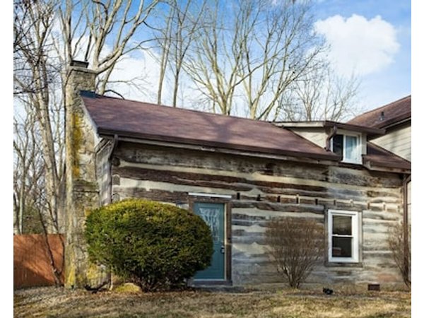Log Cabin Retreat In The Heart Of Indy. Pet-friendly! Follow Us @kitscabinindy