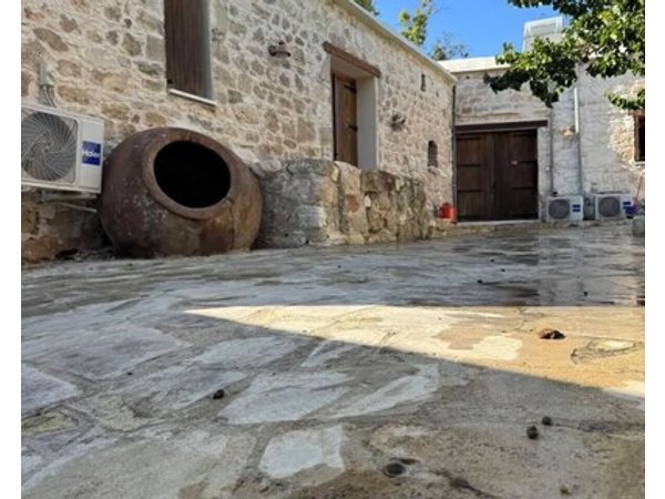 Charming Cyprus Getaway in Pfos - Garden View Holiday House