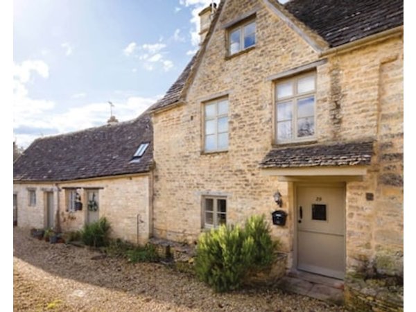 Cosy cottage in Bibury & parking