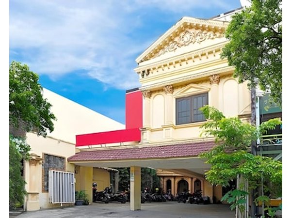 RedDoorz near Mall Ciputra World Surabaya