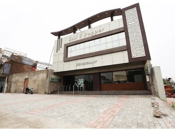 Oyo 45658 Salt And Pepper Hotel And Resturant
