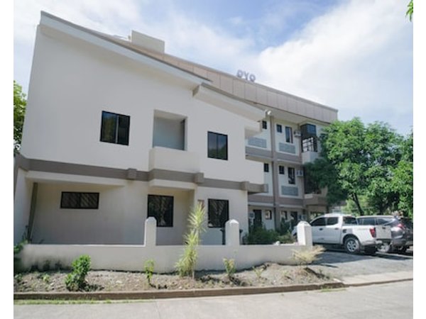 Super OYO 604 Chateau Cinco Dormitel