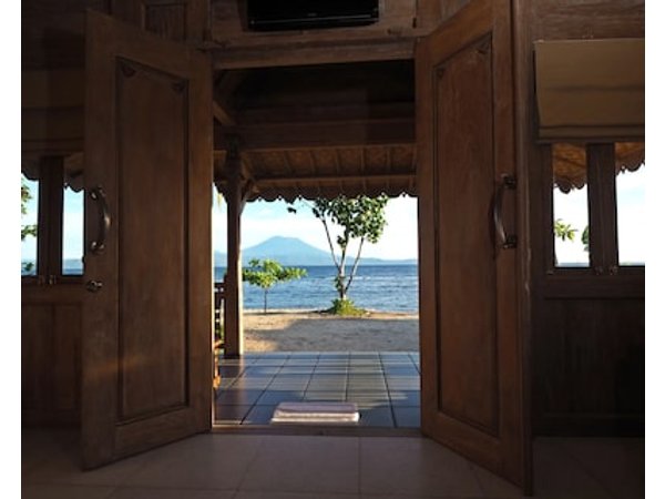 Blue Harbor Beachfront Villas & Resto