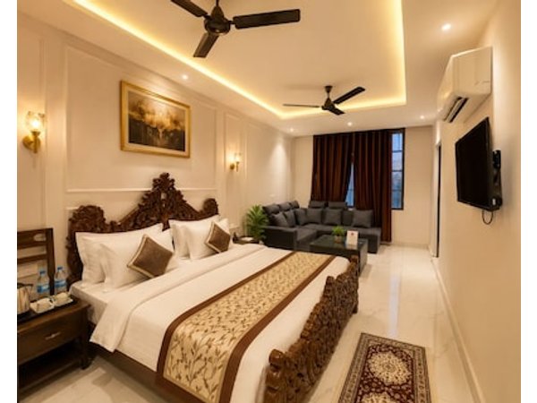 Hotel Kasa Stays Near DTU Rohini