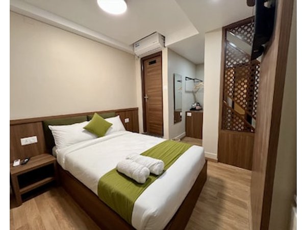 The Old Alley Hotel & Apartment