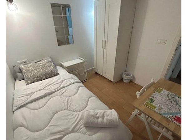Airbhouse Private Rooms & Apartments