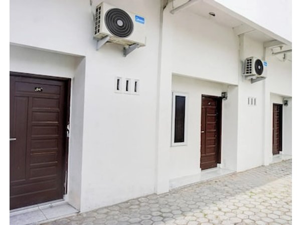 Hotel O Alhamra Guest House Near Mesjid