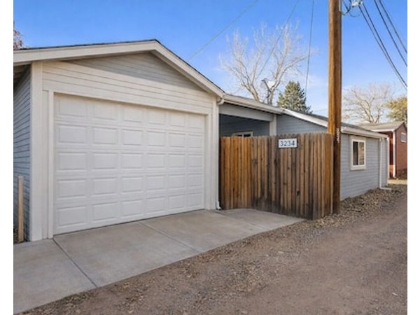 Cozy Cottage With Garage