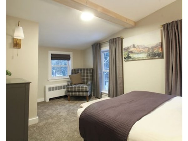 The Aurora Inn & Cottages