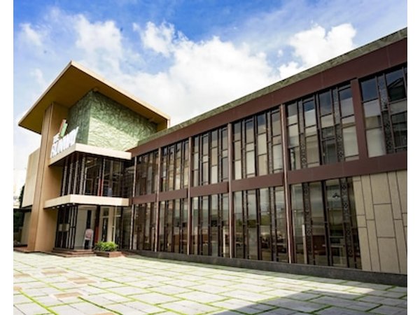 THE RUNWAY HOTEL