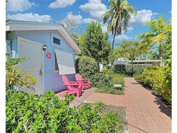Tropical Cottages