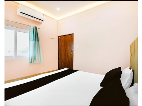 Hotel Aloraa Inn