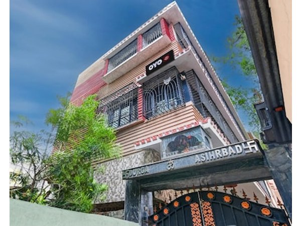 OYO Royal Green Guest House