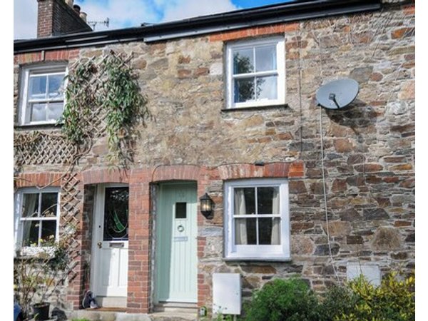 15 The Moors Pet Friendly Character Holiday Cottage In Lostwithiel