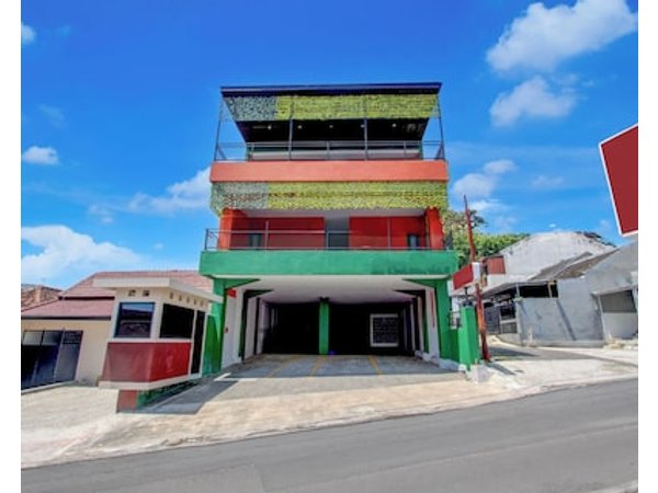 OYO 95180 Enshe Guest House Syariah