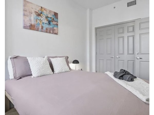 Cozy Urban Getaway | Free Parking Gym Stadium