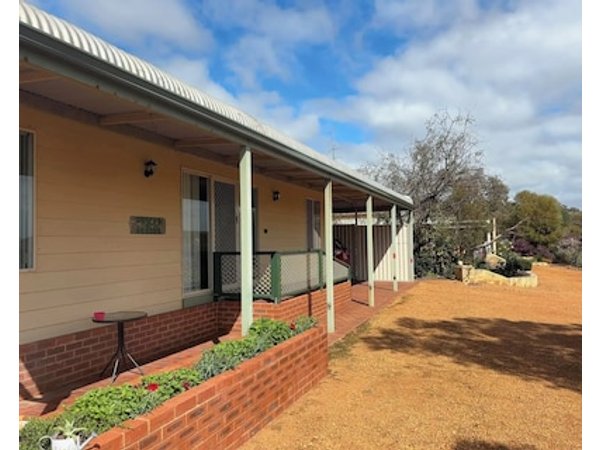 Tranquil And Scenic Family Friendly 2 Bedroom Cottage & Farm Stay Near York Wa