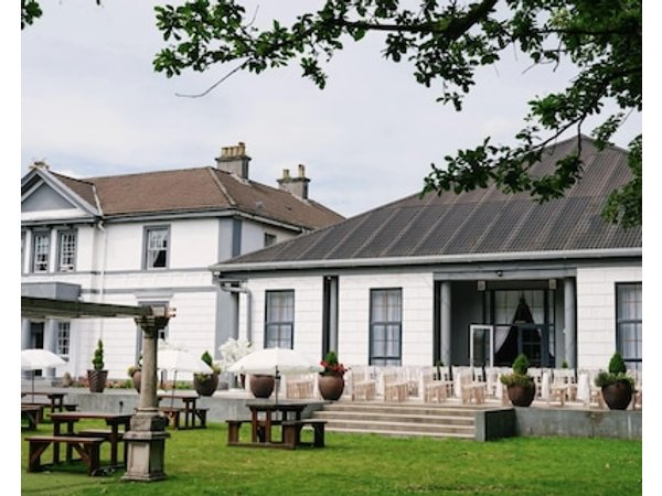 Room 2 Manor Park Country House in Swansea