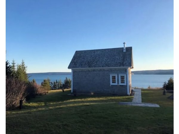 Beautiful oceanfront cottage